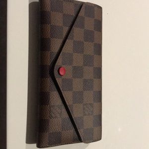 Louis Vuitton women’s wallet 1000 percent real